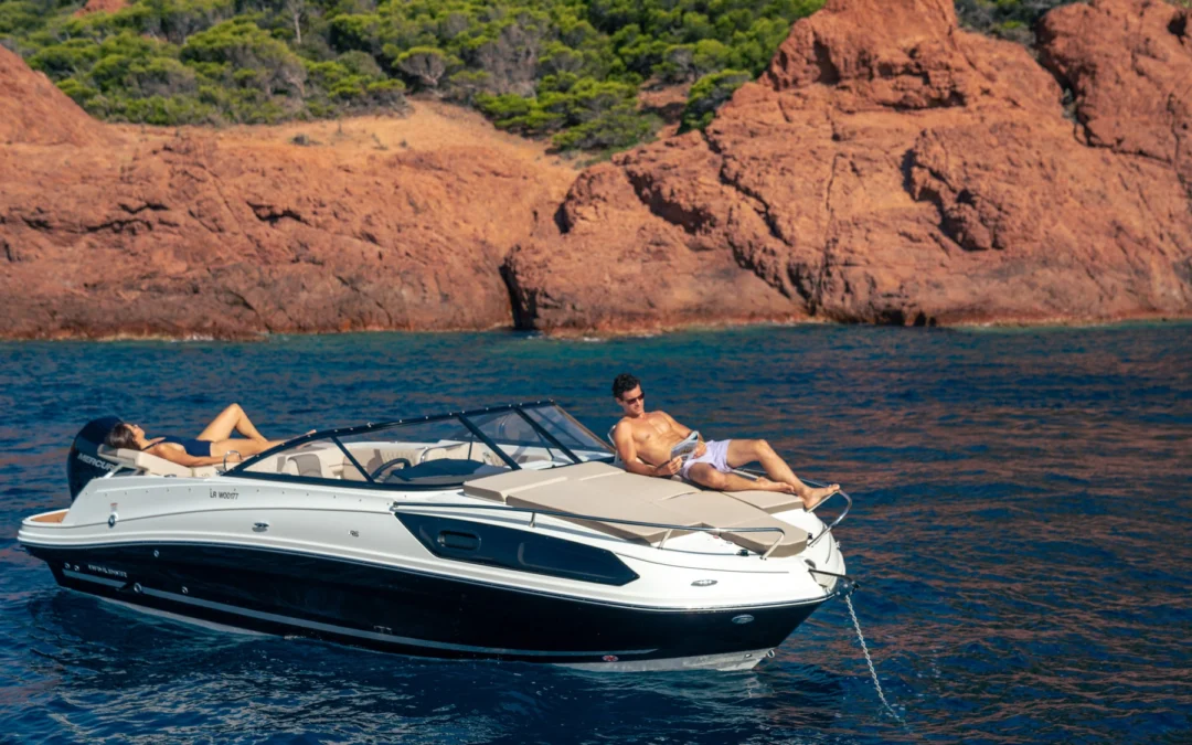 Bayliner VR6 Cuddy – Komfortabler Overnight-Cruiser mit sportlicher Performance